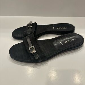 Prada flip flops Suze 9.5